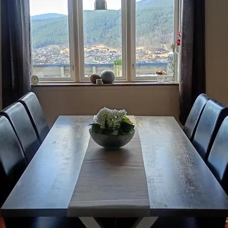 Hilltop Wood House - Starlink Connectivity 度假居 *