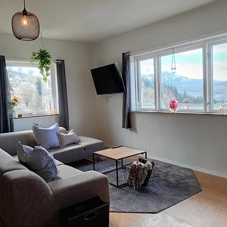 Hilltop Wood House - Starlink Connectivity 蔲庞格